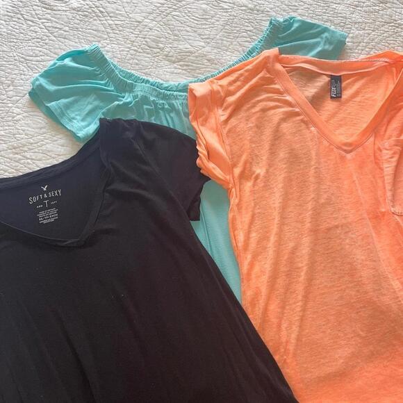 Bundle of basic tees - Picture 2 of 6